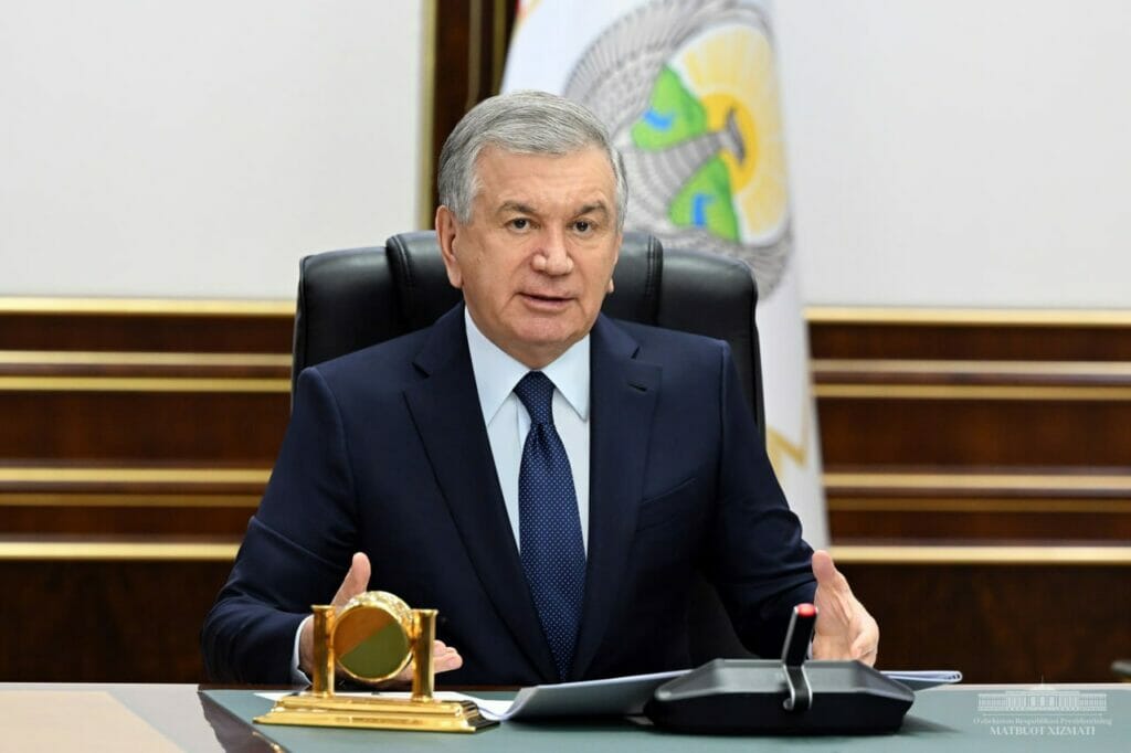 Мирзиёев поручил создать на предприятиях моноцентры для подготовки кадров