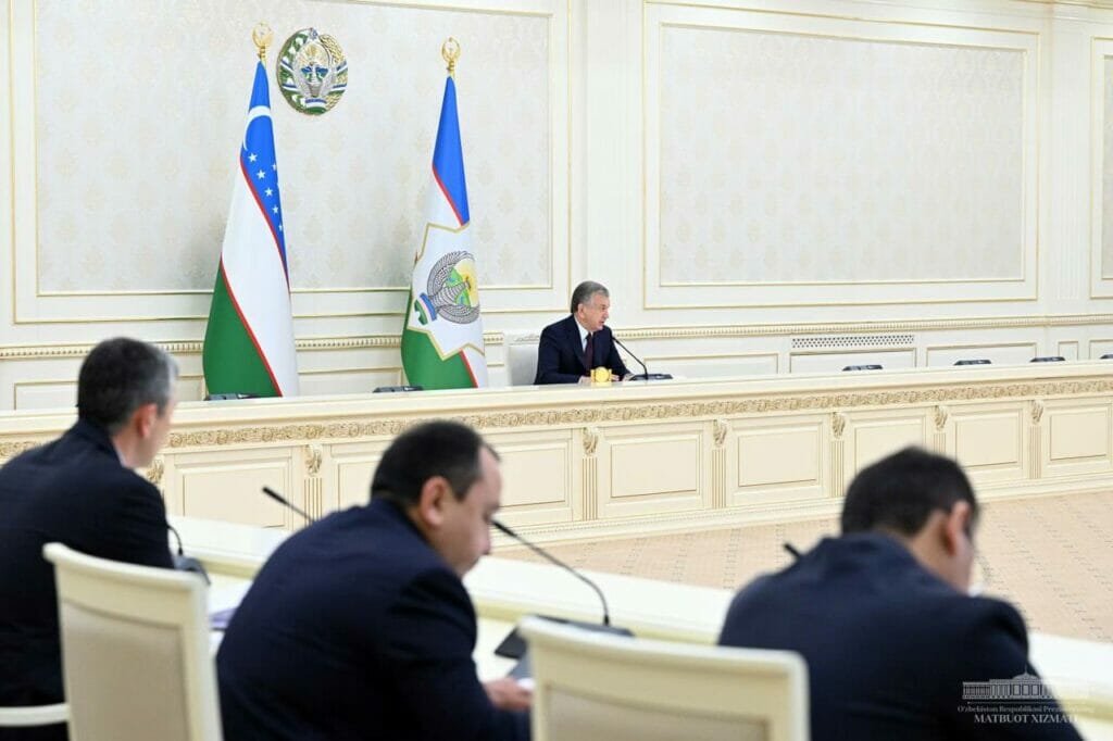 Мирзиёев поручил установить зеленые электростанции мощностью 2 тыс. МВт