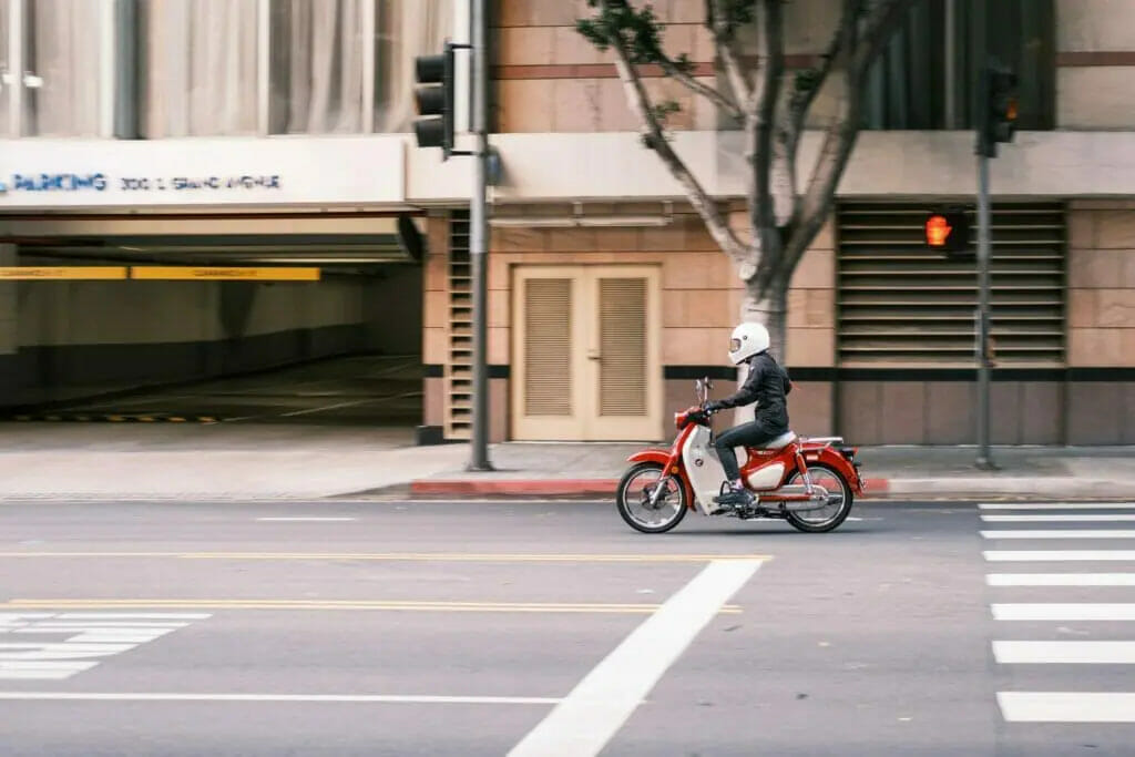 O‘zbekistonda haydovchilik guvohnomasisiz moped haydashga ruxsat beriladi