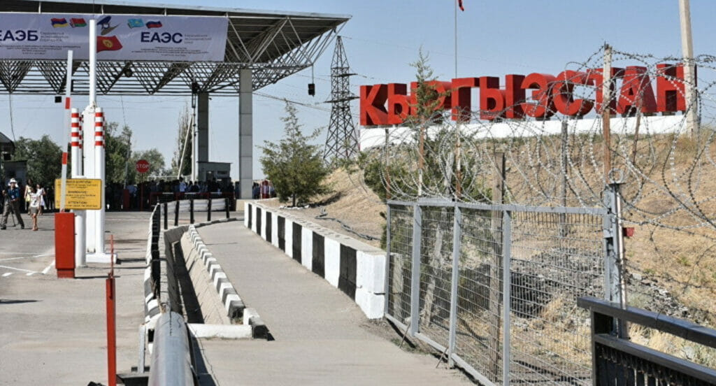 Парламент Кыргызстана одобрил использование ID-карты на узбекско-кыргызской границе