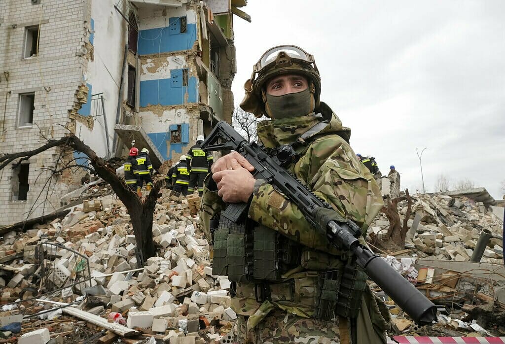 Узбекистанцев предостерегли от участия в войне между РФ и Украиной