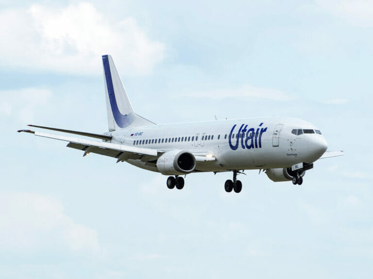 Самолет Utair, летевший в Самарканд, совершил экстренную посадку в Москве