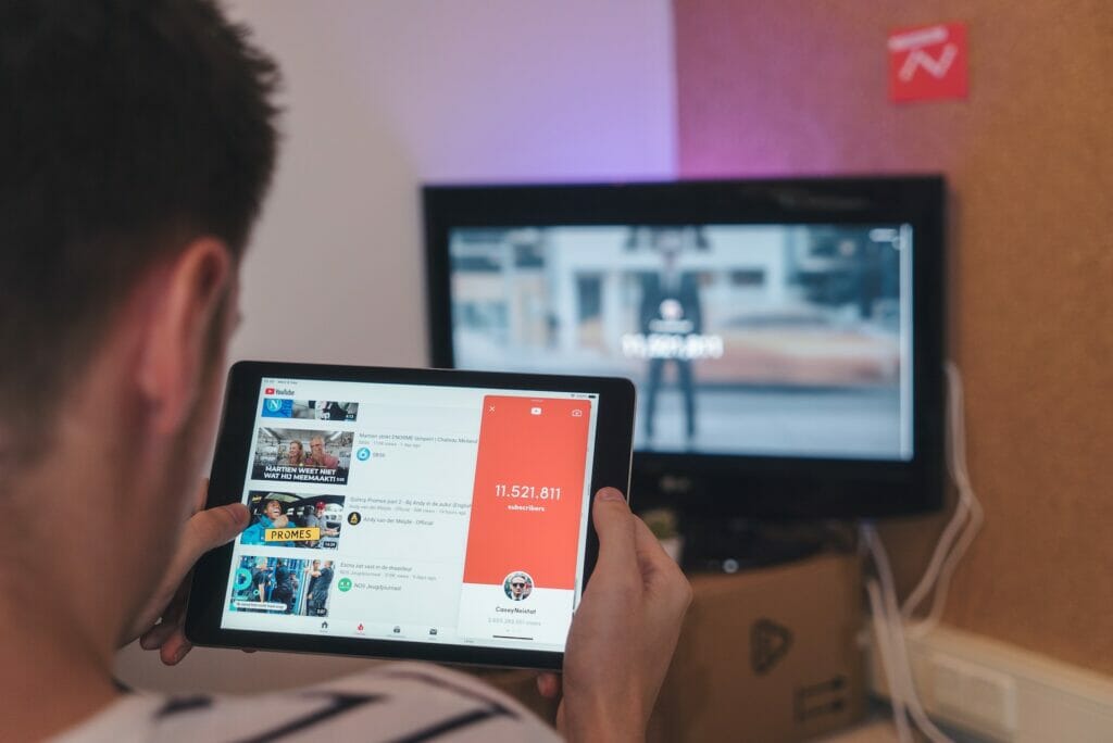YouTube добавит неотключаемую рекламу на смарт-телевизоры