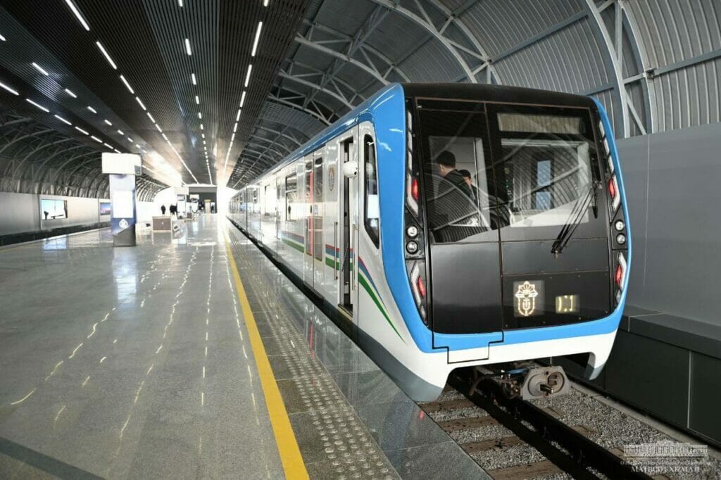 Ташкентское метро начнет ездить медленнее из-за жары