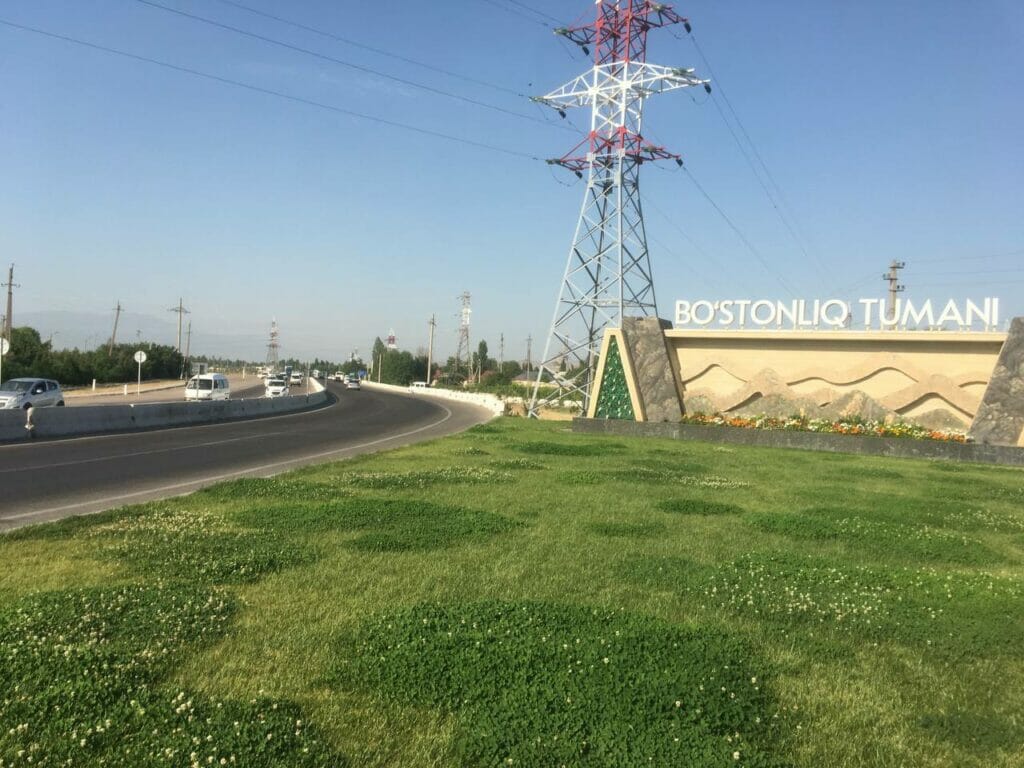 Мост в сторону Чарвака частично перекрыт