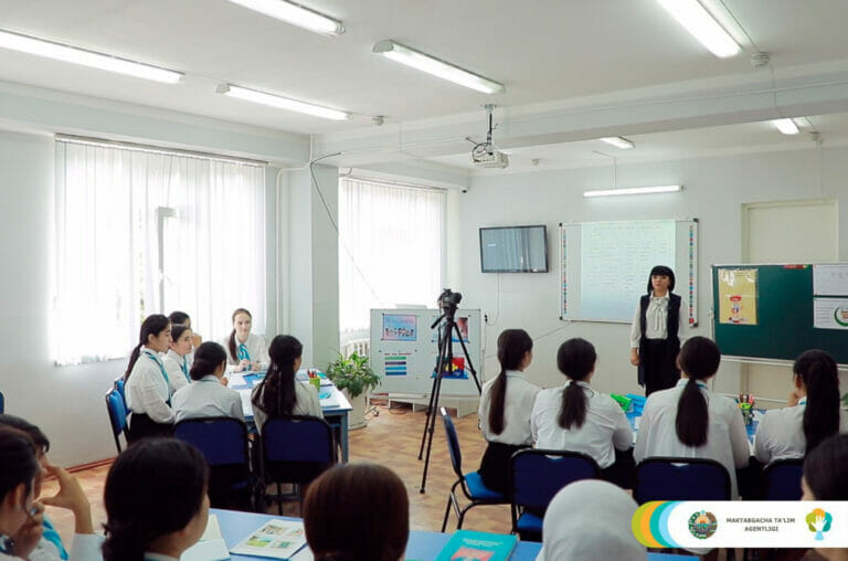 Учителям в Узбекистане предоставят 50% скидку на госуслуги