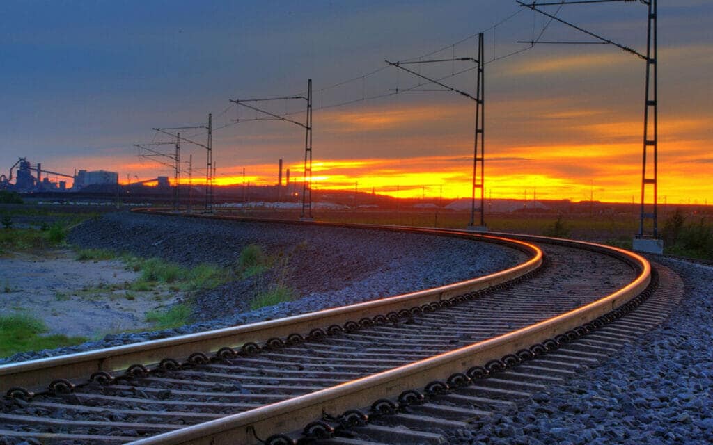 Telegram-канал «Logistan. Экономика Центральной Азии» сообщает, что строительство железной дороги «Китай - Кыргызстан – Узбекистан» отложено