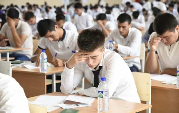 Абитуриенты смогут оплатить контракт до 25 декабря