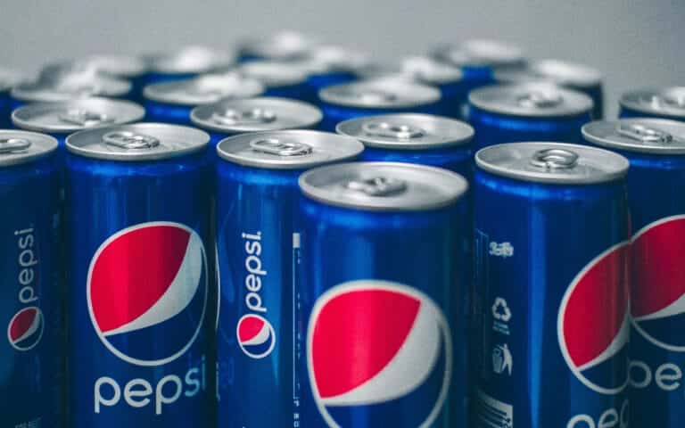 Coca-Cola и Pepsi оштрафовали за нарушение правил рекламы в Ташкенте