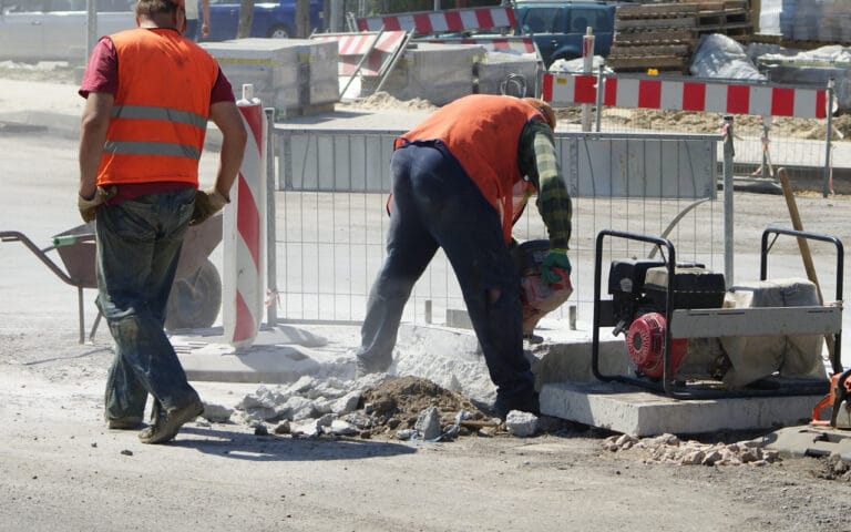 Дорогу в Алмазарском районе Ташкента закрыли для движения