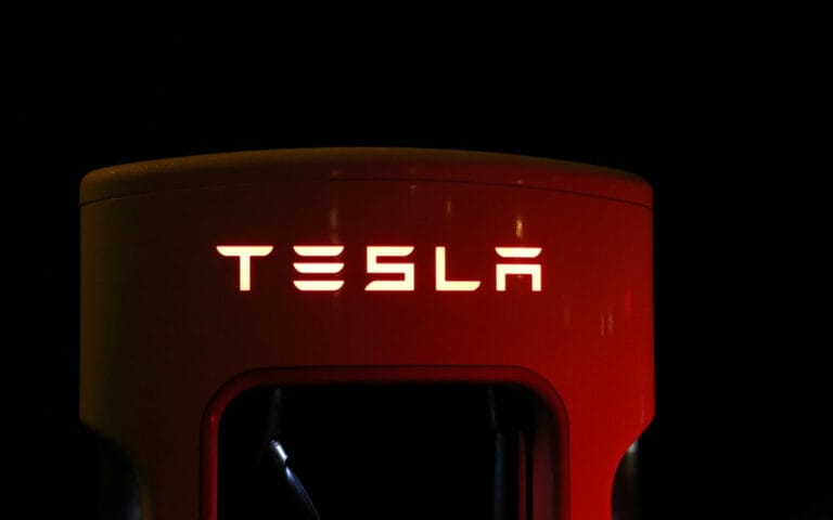 Tesla решила провести дополнительное сокращение сотрудников на производстве в Шанхае