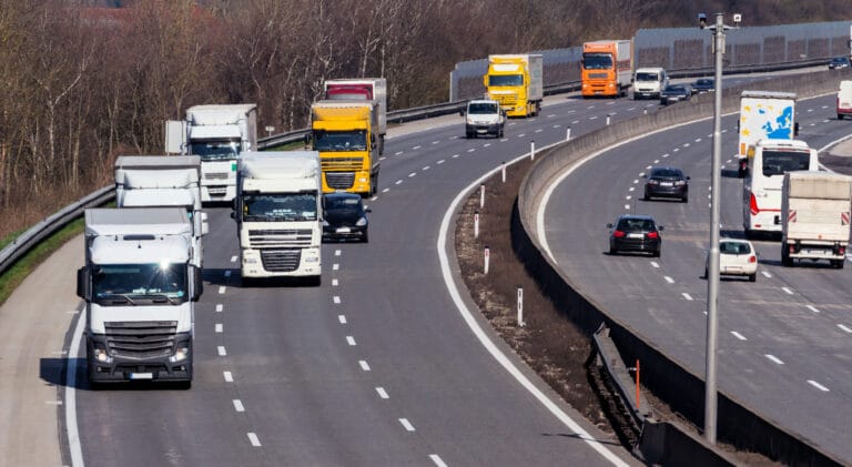 Oʻzbekiston va Qozogʻiston transportda yuk tashish hajmini 1,8 million tonnaga yetkazdi