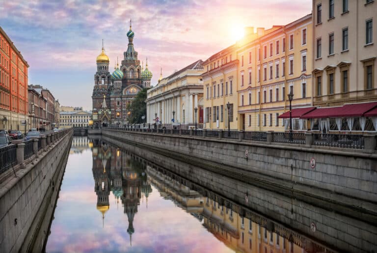 Sankt-Peterburgda oʻzbekistonlik erkak yongʻinda qolgan ayollarni qutqardi — video