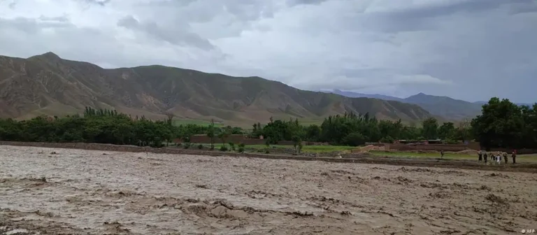 Более 300 человек погибли из-за наводнения в Афганистане