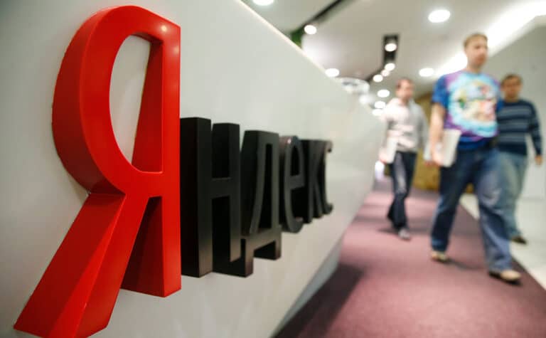 «Яндекс» представил обновленную «Алису» в Узбекистане