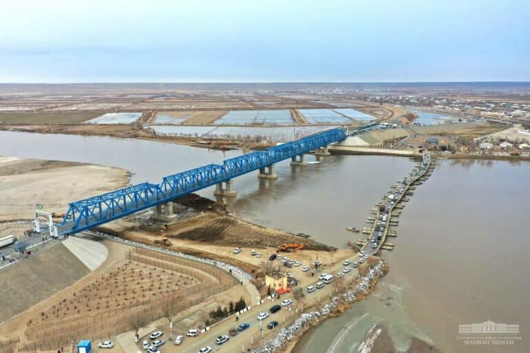 Мост, открытый президентом Узбекистана, временно закрыли