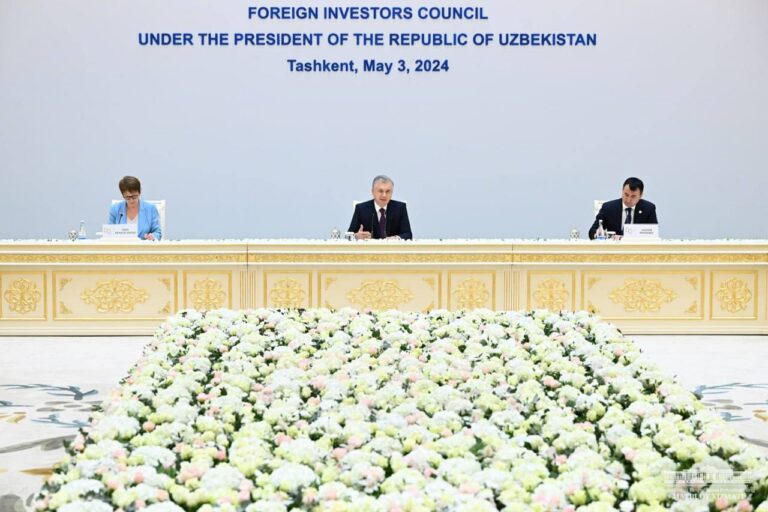 Мирзиёев: диалог правительства и инвесторов — ключ к устойчивой экономике