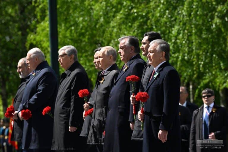 Шавкат Мирзиёев посетит военный парад Победы в Москве