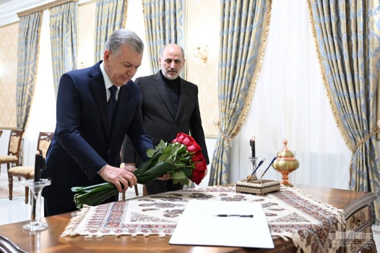 Мирзиёев посетил посольство Ирана в Ташкенте — фото