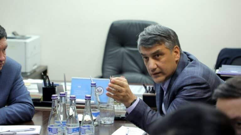 Алишер Кадыров: Людям, которые не знают узбекского языка, нужно запретить пользоваться госуслугами