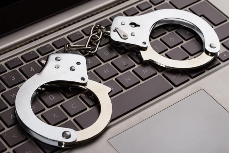 Human Right Watch призвала отменить наказание за оскорбление президента РУз в интернете