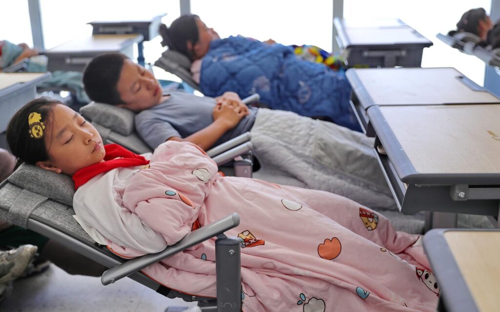 Endi Olmaotadagi boshlang‘ich maktab o‘quvchilari darsda uxlashlari mumkin