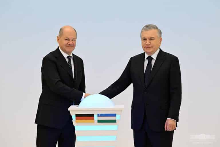 Scholz Met Miriziyoyev in Uzbekistan