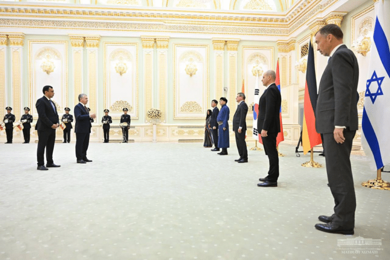 Shavkat Mirziyoyev yangi tayinlangan elchilarning ishonch yorliqlarini qabul qildi