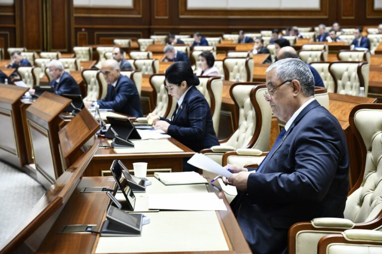 В Узбекистане планируют ввести штрафы для гоняющих на скутерах и самокатах