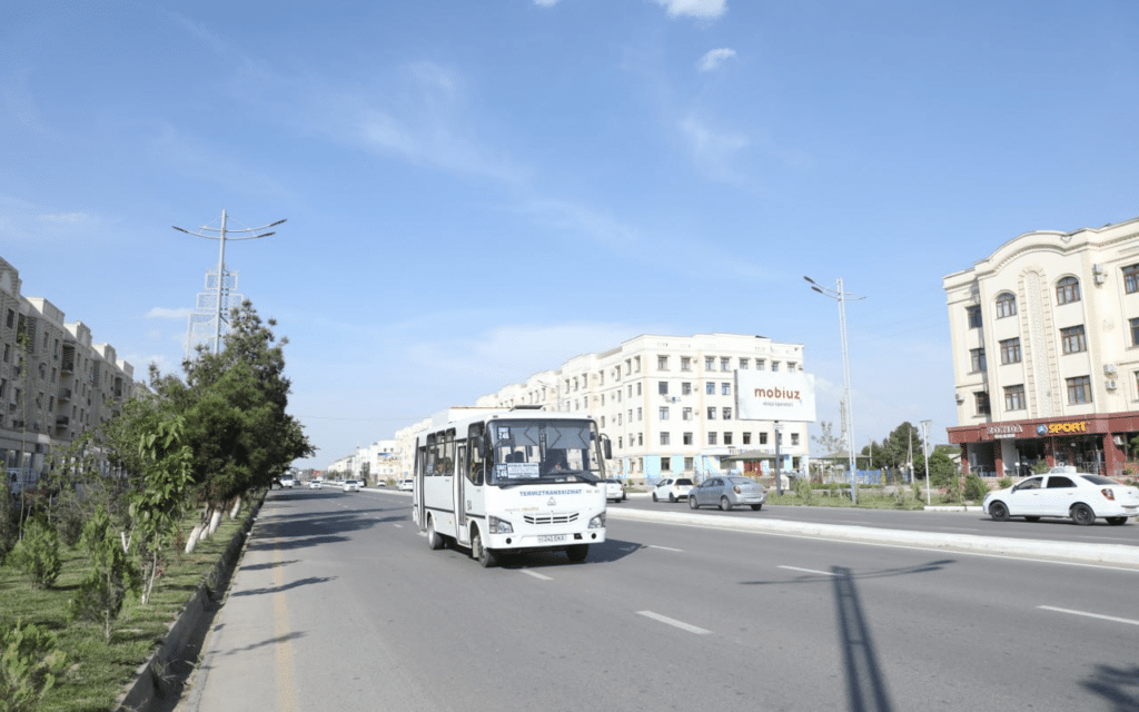 Avtobuslar uchun ajratilgan yoʻldan boshqa transport vositalari harakatlanishi taqiqlandi