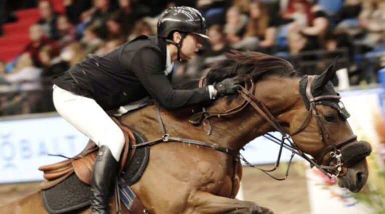 Узбекистанские всадники завоевали золото и бронзу на турнире в Дубае