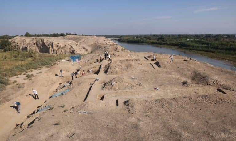 Узбекские и китайские археологи нашли  гробницы в городище Мингтепа