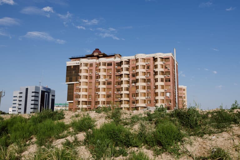 Ulster University Study Reveals Illegal Land Seizures by Property Developers in Uzbekistan