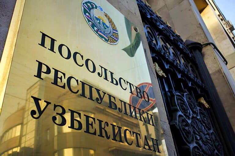 Мирзиёев ввел должность представителя МВД в посольстве РУз в России