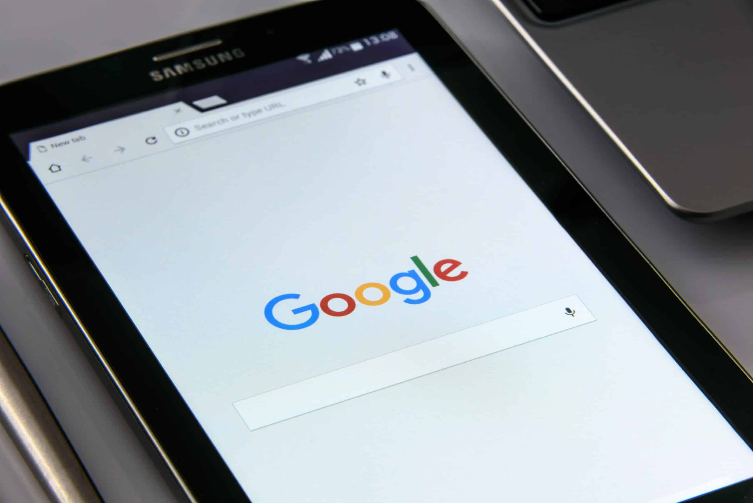 Google Android smartfonlarida ovozli yordamchi xizmatini oʻchirib qoʻyadi