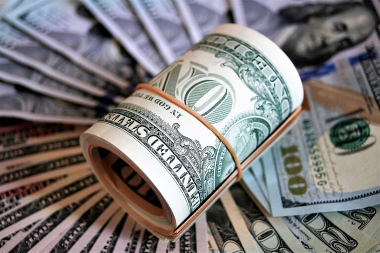 US Dollar Rises to 12,962.98 Uzbek Soums