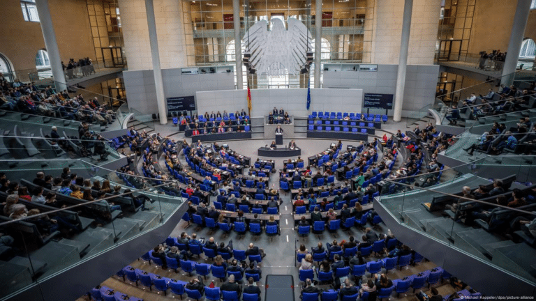 Bundestag migratsiya siyosatini kuchaytirish boʻyicha qonun loyihasini rad etdi