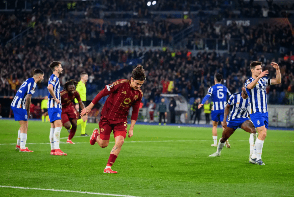 Paulo Dybala "Portu" darvozasiga gol urgandan keyin yugurmoqda. Foto: "Roma" FKning X’dagi rasmiy ingliz tilidagi akkaunti.