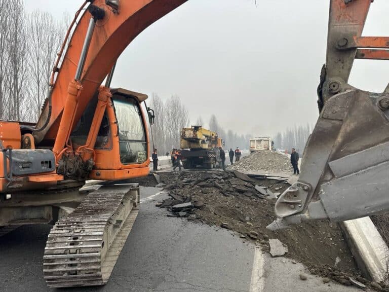 Часть Ферганской кольцевой закрыли из-за обвала грунта