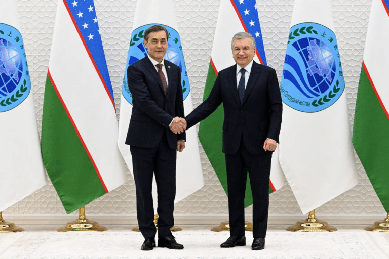 Mirziyoyev ShHT bosh kotibi bilan xavfsizlikni muhokama qildi