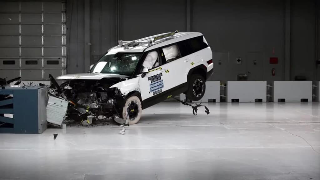 Hyundai Santa Fe krossoveri Top Safety Pick+ mukofoti bilan taqdirlandi/ Foto: IIHS