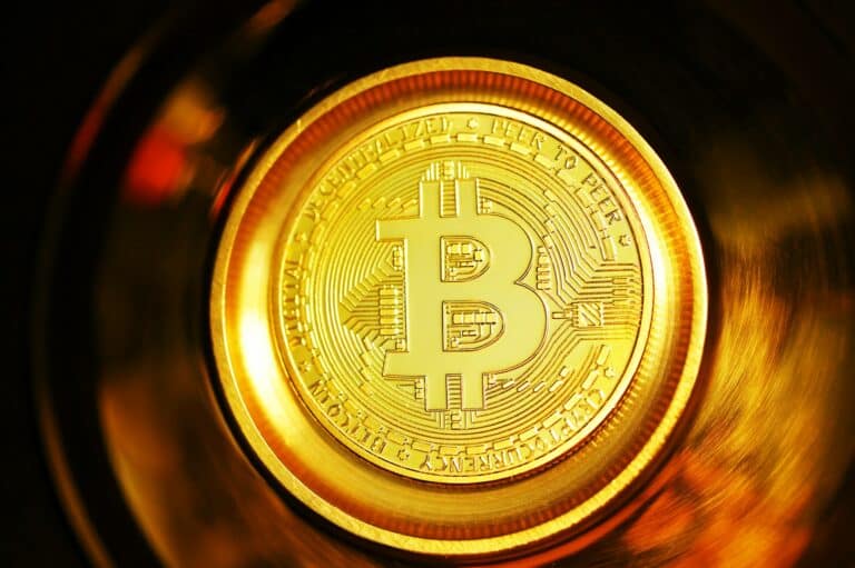 Satoshi-Era Bitcoin Holder Moves $290Mln to Kraken, Sparking Market Jitters