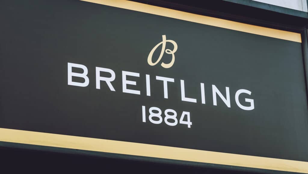 Вывеска магазина Breitling в Киеве.