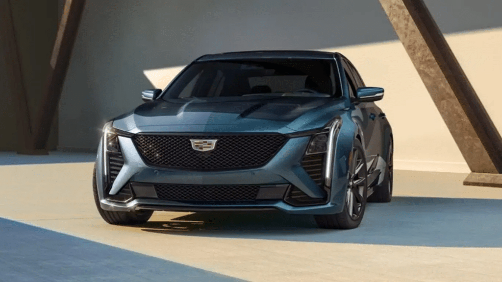 Cadillac CT5 benzinli sedanlar davrini davom ettiradi / Foto: Cadillac