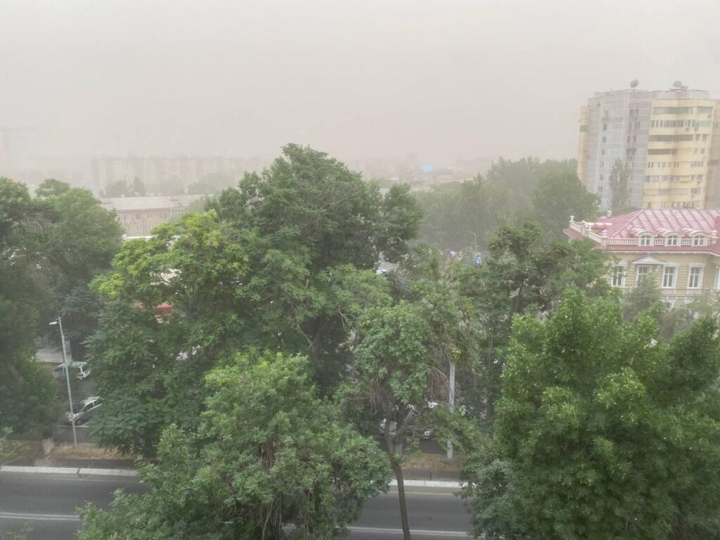 Пыльная буря в Ташкенте