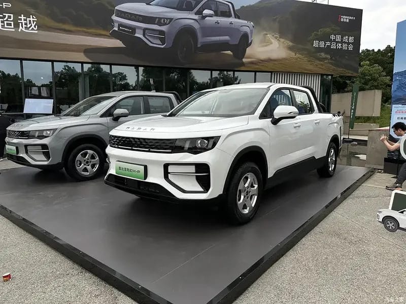 Geely ikkita yangi pikapini taqdim etdi / Foto: Autohome