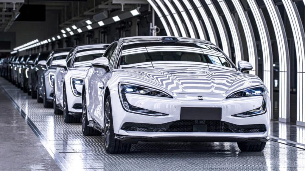 BYD Yangwang U7 hashamatli modeli Xitoyda ishlab chiqarish liniyasidan chiqdi / Foto: Carnewschina