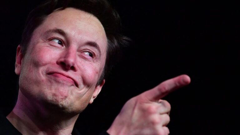 Илон Маск стал первым человеком с состоянием более $800 млрд