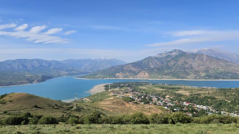 Максимальную скорость движения на трассе к Чарваку снизят до 80 км/ч