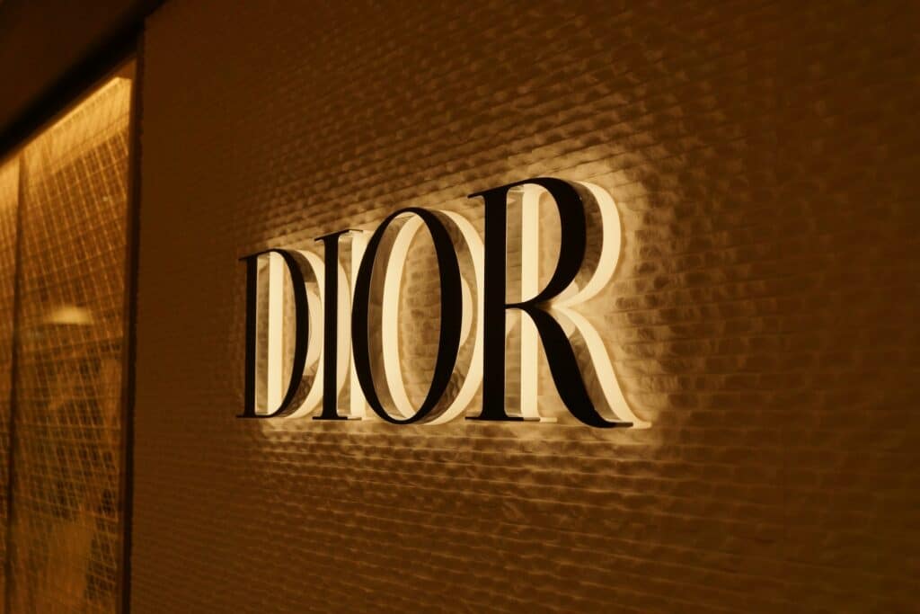 У модного дома Dior появился новый креативный директор. Фото: Genri Kura / Unplash